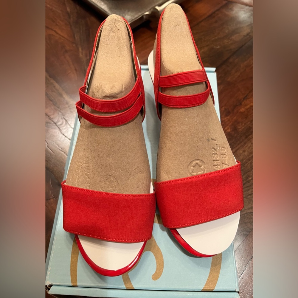 Life Stride - New In Box - 8 Wide - Yolo Red Wedge Sandle - Picture 1 of 10